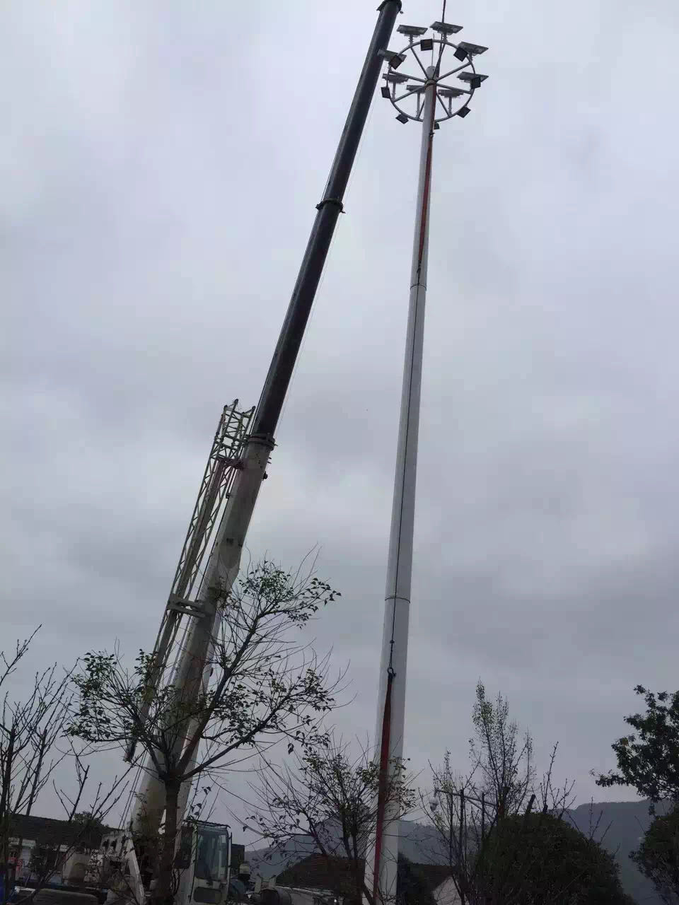 30米高杆灯安装现场